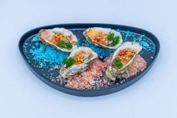 Bake oyster with garlic chilli